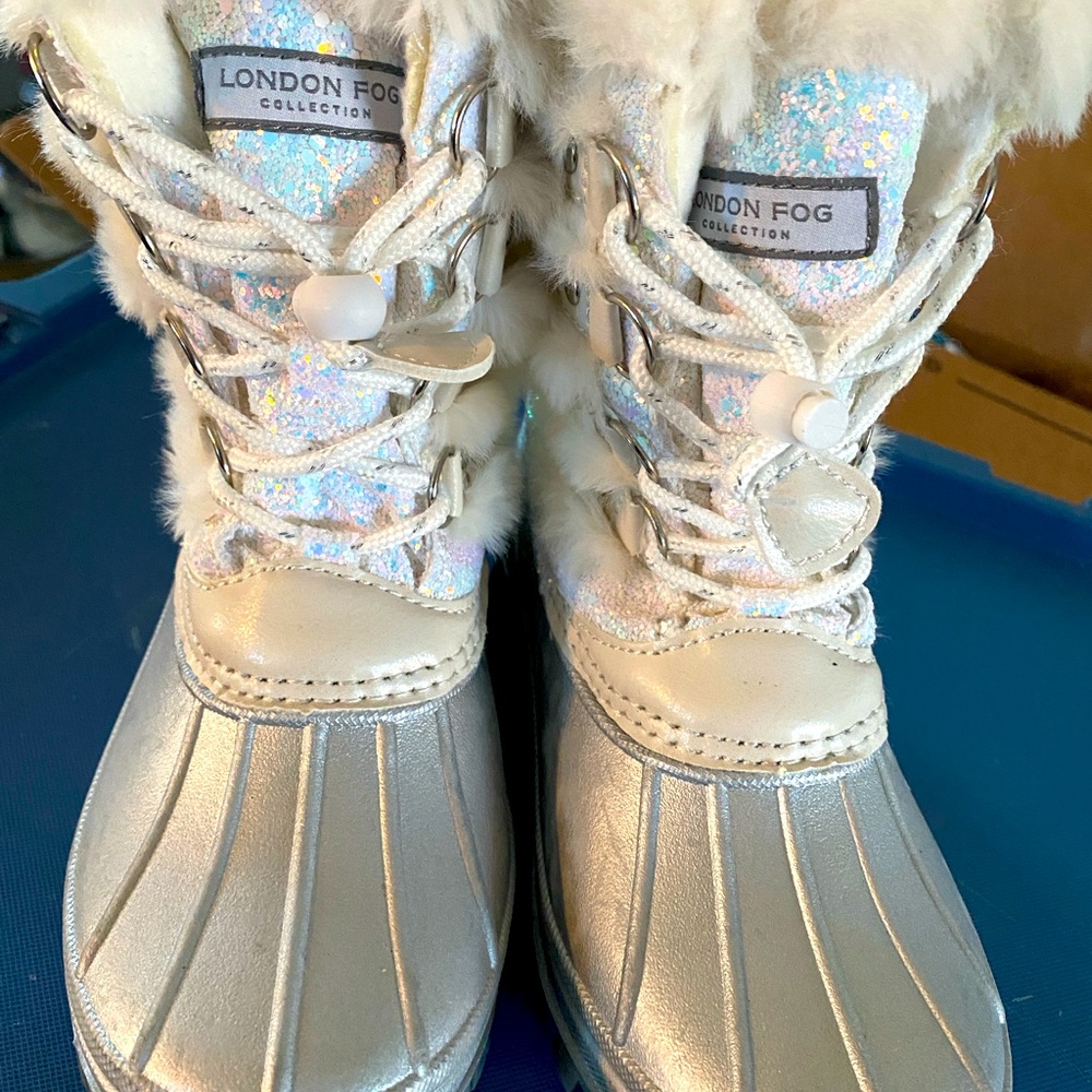London Fog Silver Winter Boots big kids size 2